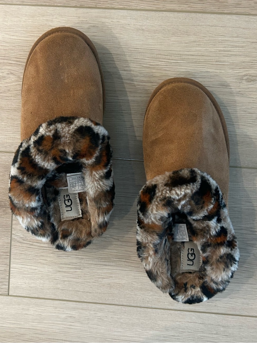 UGG Leopard Faux Fur Lined Suede Mules - Chestnut/Tan
